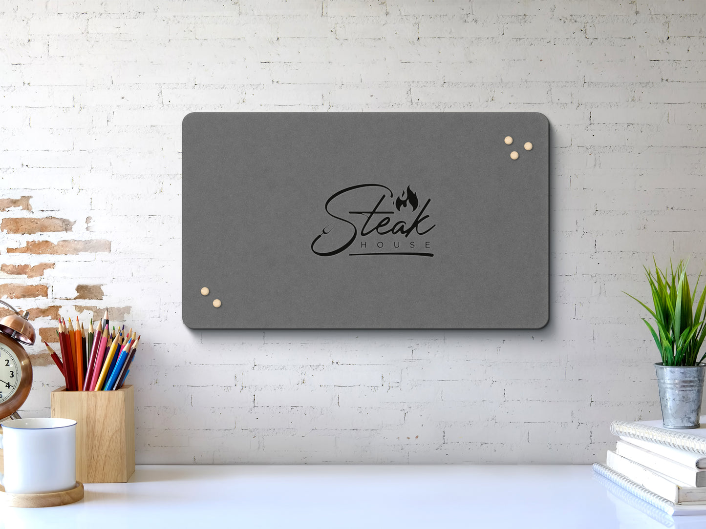 Pinnwand mit Logo oder Text aus Filz