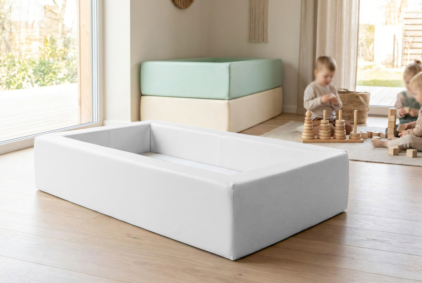 Vaahtomuovista valmistettu pinnasänky, pinottava ja pyyhittävä