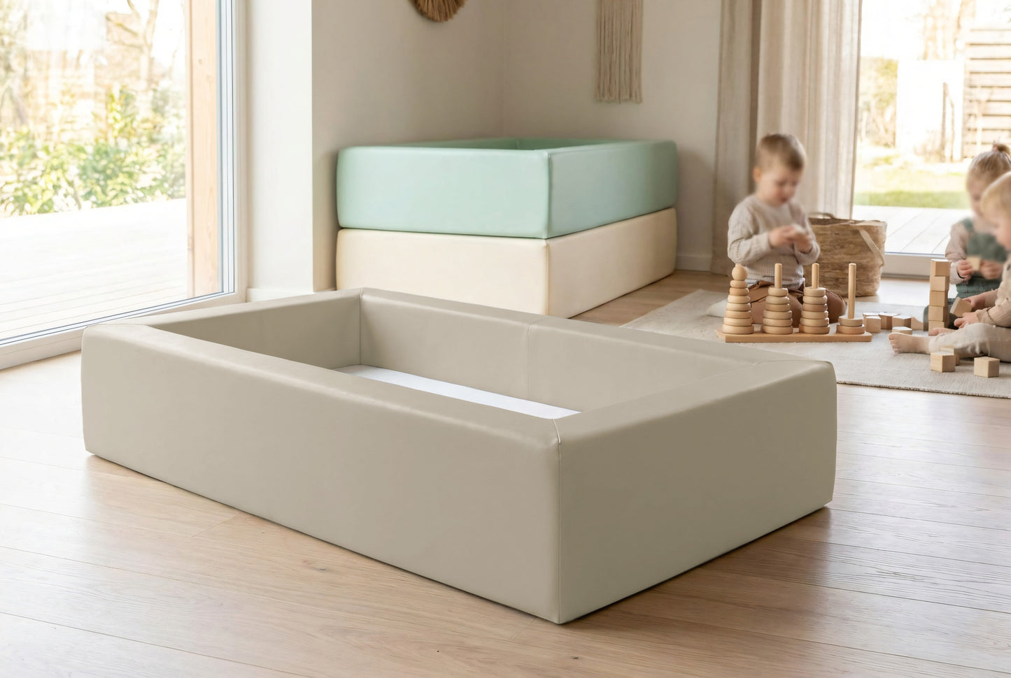 Vaahtomuovista valmistettu pinnasänky, pinottava ja pyyhittävä