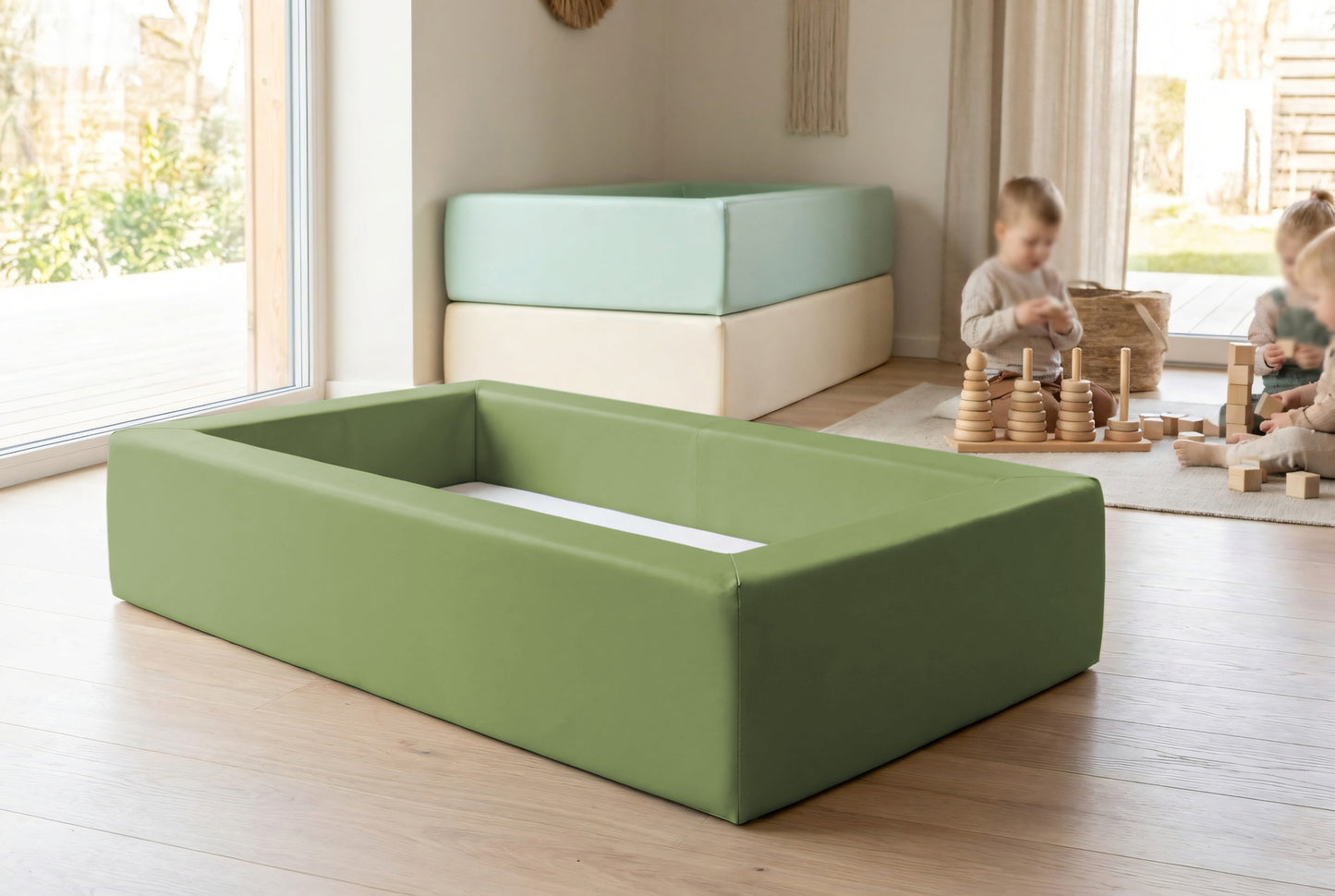 Vaahtomuovista valmistettu pinnasänky, pinottava ja pyyhittävä