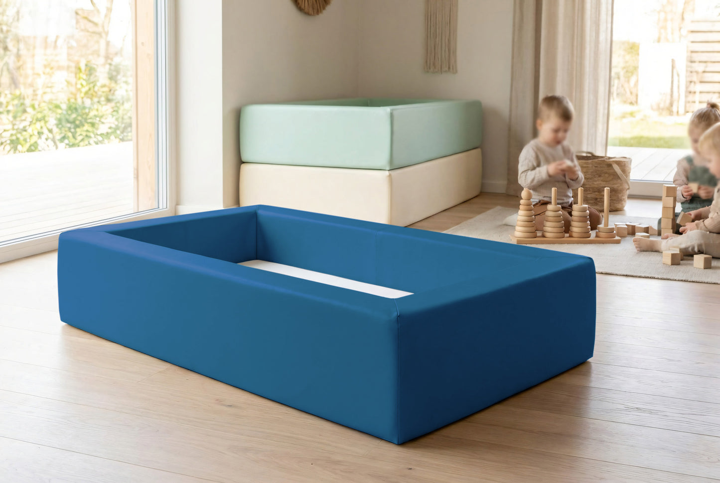 Vaahtomuovista valmistettu pinnasänky, pinottava ja pyyhittävä