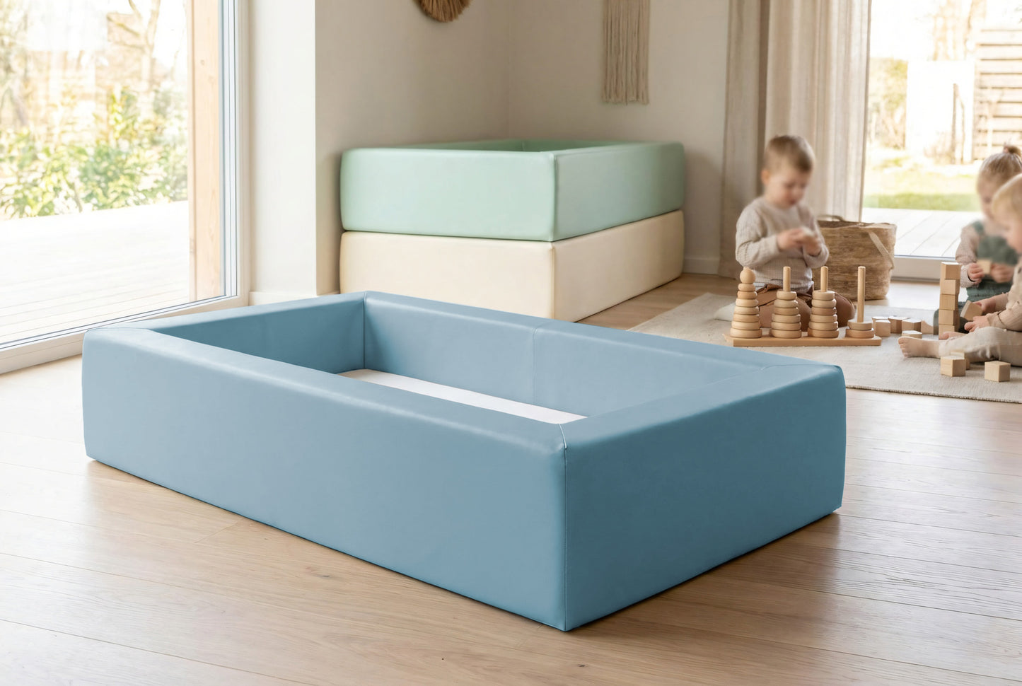 Vaahtomuovista valmistettu pinnasänky, pinottava ja pyyhittävä