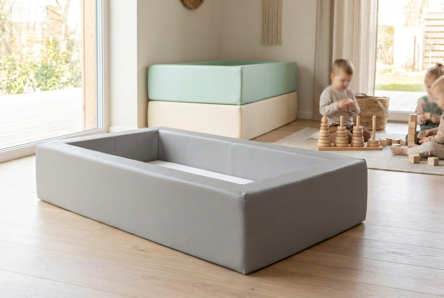 Vaahtomuovista valmistettu pinnasänky, pinottava ja pyyhittävä